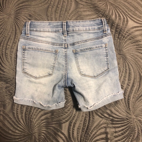 EUC Girl’s Jean Shorts (Worn Look) SZ 7 - Picture 2 of 4